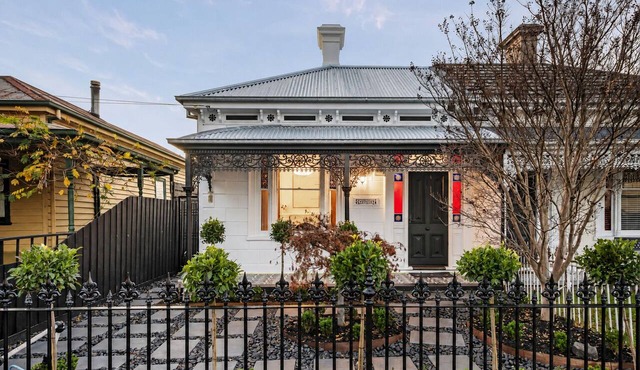 Luxury heritage home in Williamstown – walk to beach, village & train in Williamstown