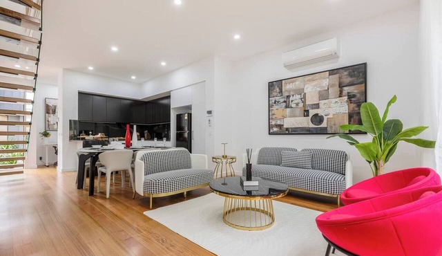 Luxury Home Near Williamstown Beach & CBD.