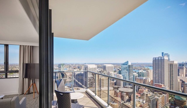 LUXURY THREE BEDROOM SKYLINE SUITE WITH BALCONY, POOL, GYM CITY VIEWS