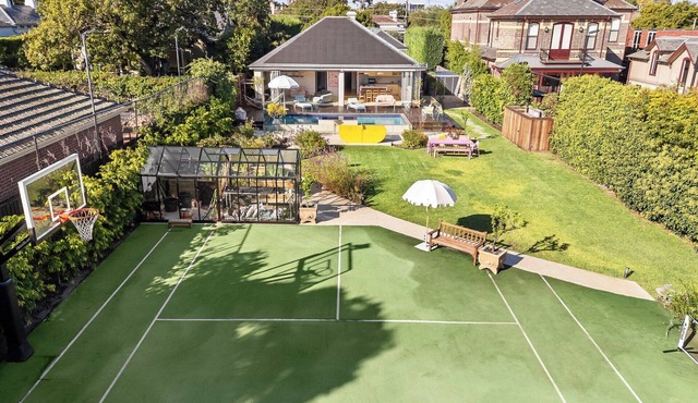 Luxury Villas Hawthorn Haven with Heated Pool