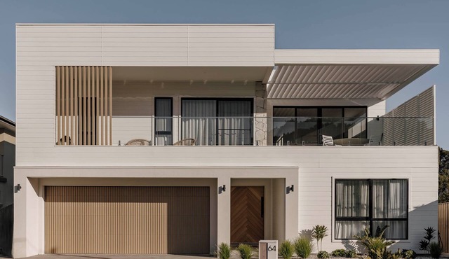 Luxury Werri Beach | Heated pool & spa, 7 bedrooms, 7 bathrooms, sleeps 14+1 in Werri Beach