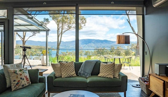 Mabel’s Lookout | Sauna, Bath & Channel Views