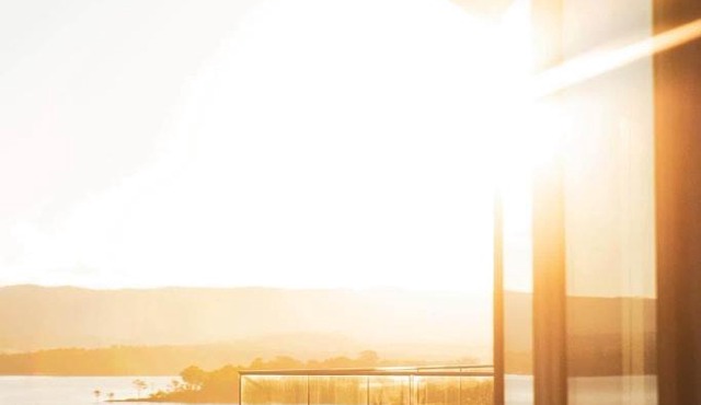 Macalister Rise - Luxury Lakeside Farmstay in Coongulla