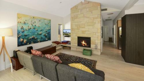 Mackaren's Lodge - Chic in Macmasters Beach