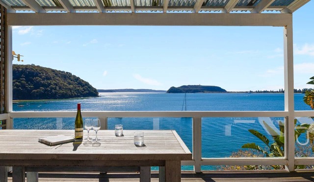“Mackerel Shackerel” beachfront cottage with views in Great Mackerel Beach
