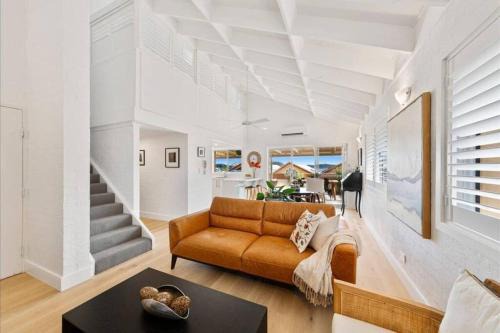 Magical Hardy's Bay Waterfront Apartment