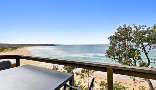 Manyana Beach Break ~ Fantastic deck and with panoramic views in Manyana