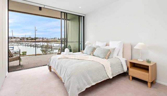 Marinafront Retreat Shell Cove in Shellharbour