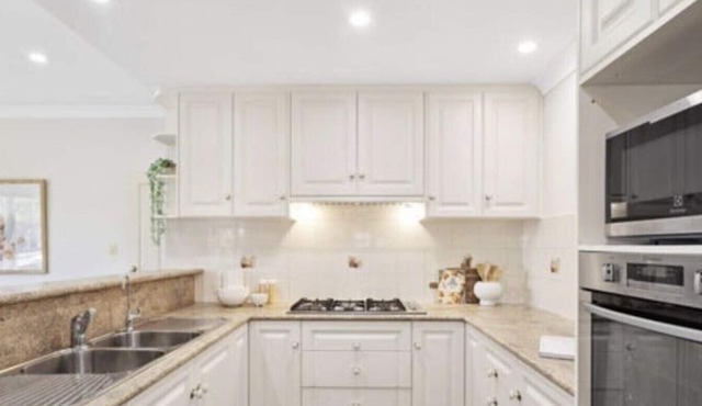 MawsonLakes Lake view Villa