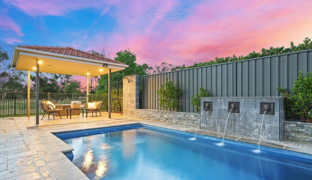 Mediterranean Escape – Pool, Pizza Oven & Near Zoo