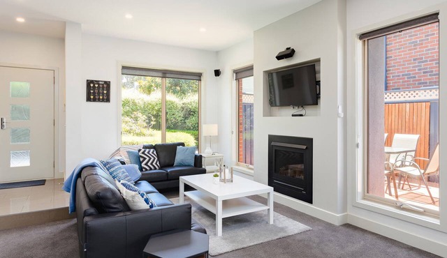 Mentone Abode Pet Friendly with Garden and BBQ in Mentone