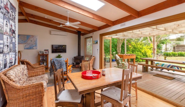 Merricks Surf Cottage, Unique opportunity...set in lush bush with Merricks Beach just 25m away. in Merricks Beach
