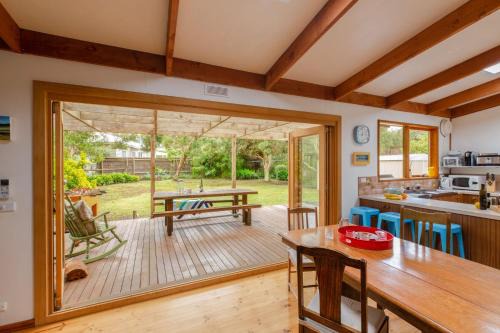 Merricks Surf Cottage - Charming Beachfront Bliss in Merricks