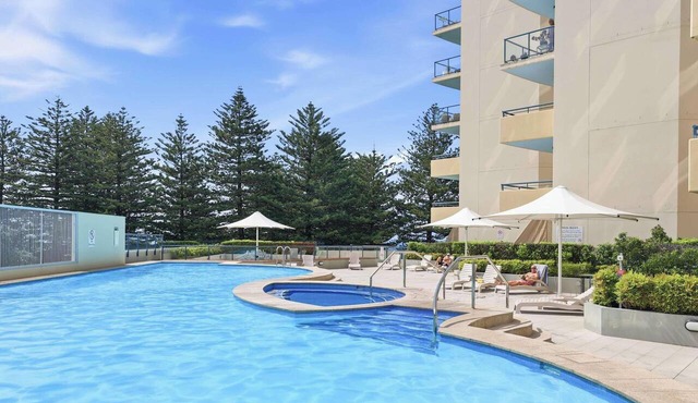 MetaWiseBnB Cronulla Beach Walk to Train & Shops 3
