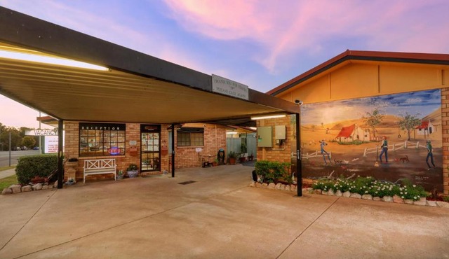 Miles Outback Motel in Miles