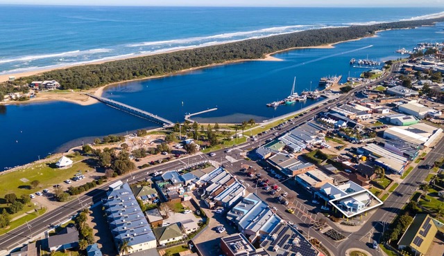 Mimada Escape: Escape to this cozy property in the heart of Lakes Entrance. in Lakes Entance
