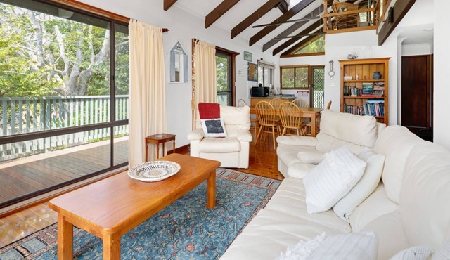 Minutes to Beach & Cafés | Malua Bay Treehouse