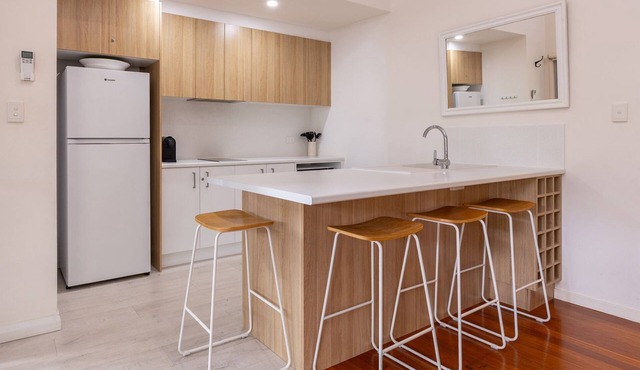 Mobys Resort 26 - Resort style living with the beach only 50m away!