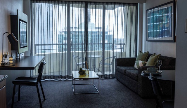 Modern 1BR Apartment Walk to Station & Westfield Pool Wi-Fi Parramatta CBD