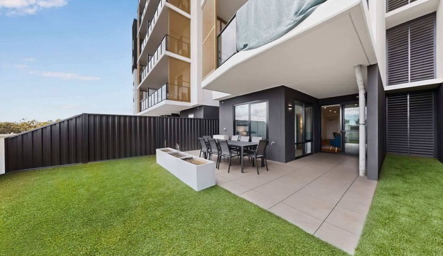 Modern 2-Bed Apartment with Private Balcony