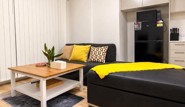 Modern 2BR Apartment with Free Parking Near Light Rail in Sydney