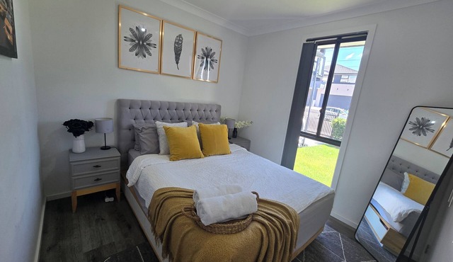 Modern 2BR home| Private| Luxury | Oran Park Stay Free Parking | Free Wi-Fi