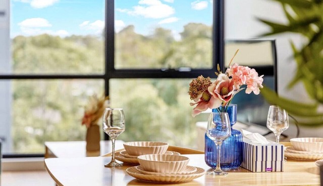 Modern 2BR Oasis - Walk to MQ Uni & Hospital