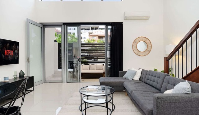 Modern 3 Bedroom Townhouse with Patio and Parking