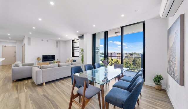 Modern 3BR Apt w Parking near ICC & Darling Harbour in Ultimo