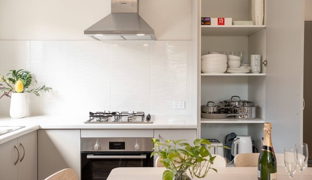 Modern 3BR Retreat | Sleeps 6 | Near Fiona Stanley & Murdoch University ”