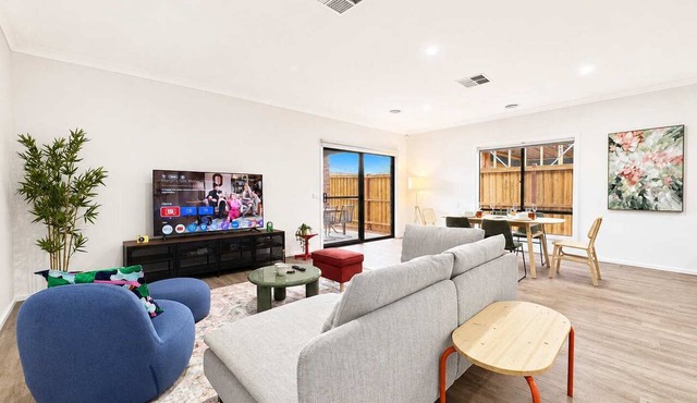 Modern 4BR Gateway to Great Ocean Rd and Geelong