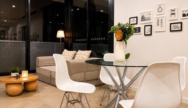 Modern Apartment Near Stadium & Shops