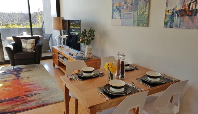 Modern Apartment - Prime Location with Heated Pool - Hosted by Canstay