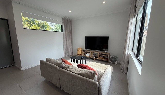 Modern Brand new Spacious Home 4BDR in Maylands