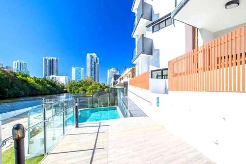 Modern Broadbeach Apartment City View