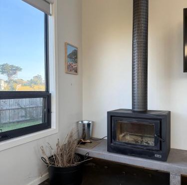 Modern Coastal Escape - Pet Friendly with Fireplace