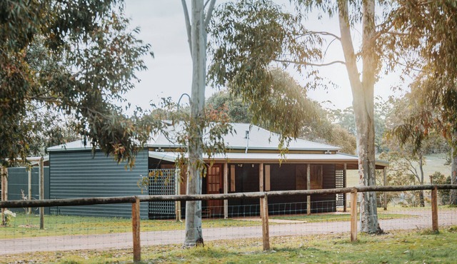 Modern cottage with gorgeous rural views 15 mins from Denmark town in Scotsdale