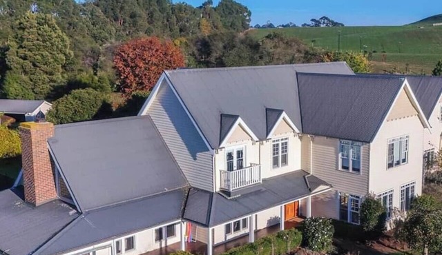 Modern country escape @ Kinstead Mansion
