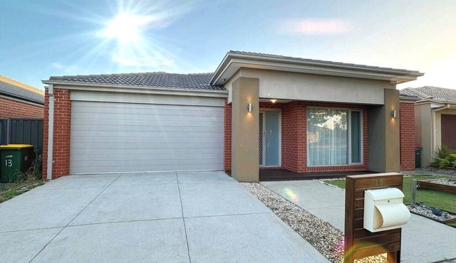 Modern Family Haven | Spacious 4BR + Media Room in Tarneit