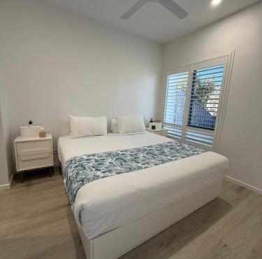 Modern Holiday Home Prime Birtinya Location Near Hospitals and Beaches