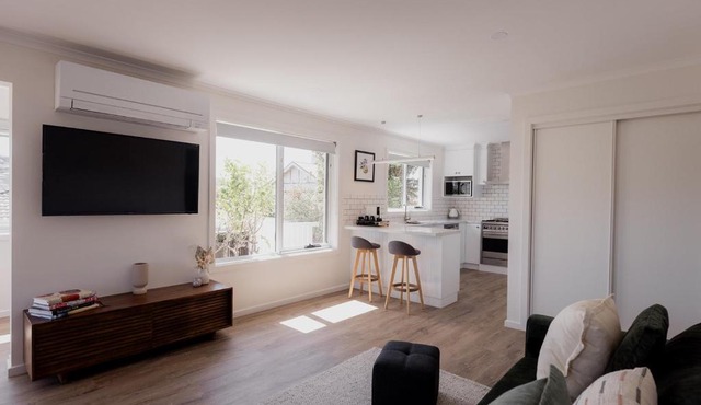 Modern refurbished unit in charming Bellerive