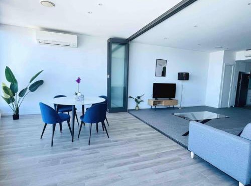 Modern stylish Startling waterview highrise Condo in Sydney