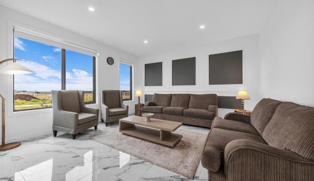 Modern Sunbury Home Mins to Rupertswood in Sunbury