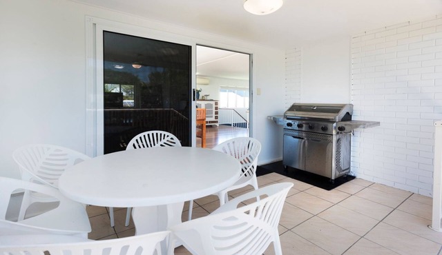 Modern Urangan Beach House Close To Beach in Urangan