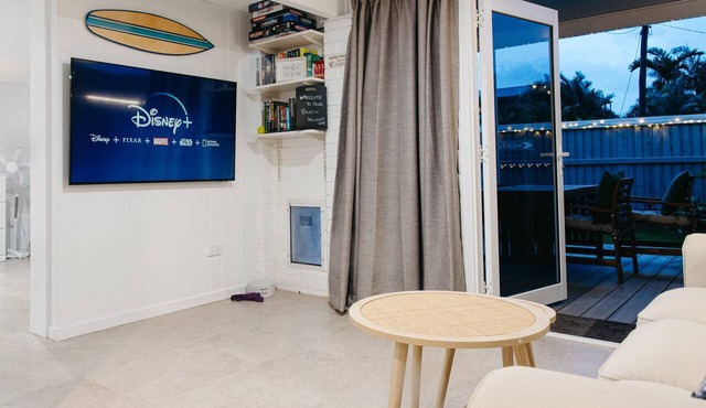 Moffat Beach Coastal Contemporary Unit B