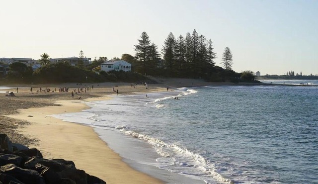 Moffat Beach Coastal Contemporary Unit B