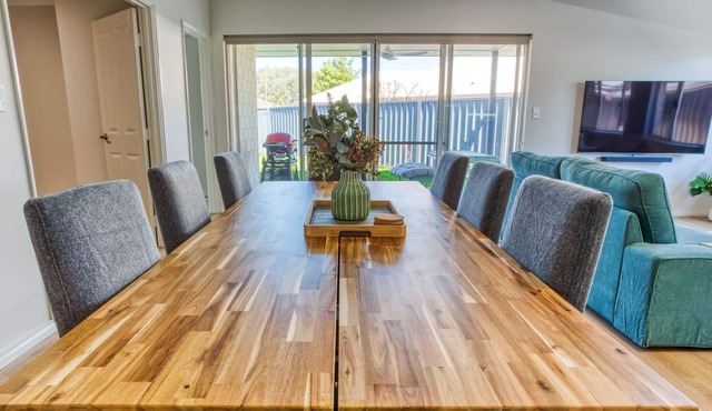 Mollymook SW – A Stylish Coastal Retreat in West Busselton