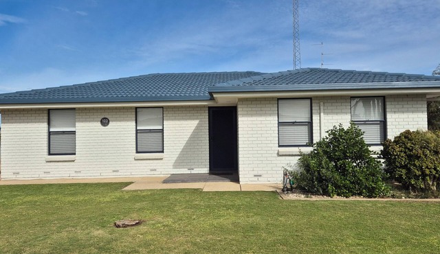 Moonta Bay Escape - 5 min walk to Beach, Jetty and Splash Town. in Moonta Bay