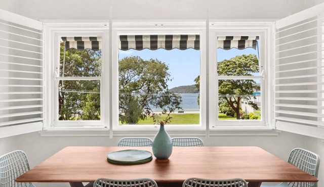 Mosman - BALO3 - The Esplanade - Top-floor apartment overlooking Balmoral beach in Mosman