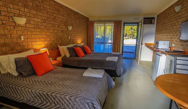 Mountain View Motor Inn & Holiday Lodges